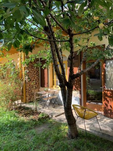 Charmant Appartement Sur Cour, Le Cerisier Баньер-де-Бигор Экстерьер фото